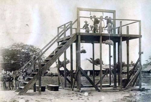 A public hanging in Bangar. Photo from Philippine-American War, 1899-1902 by Arnaldo Dumindin